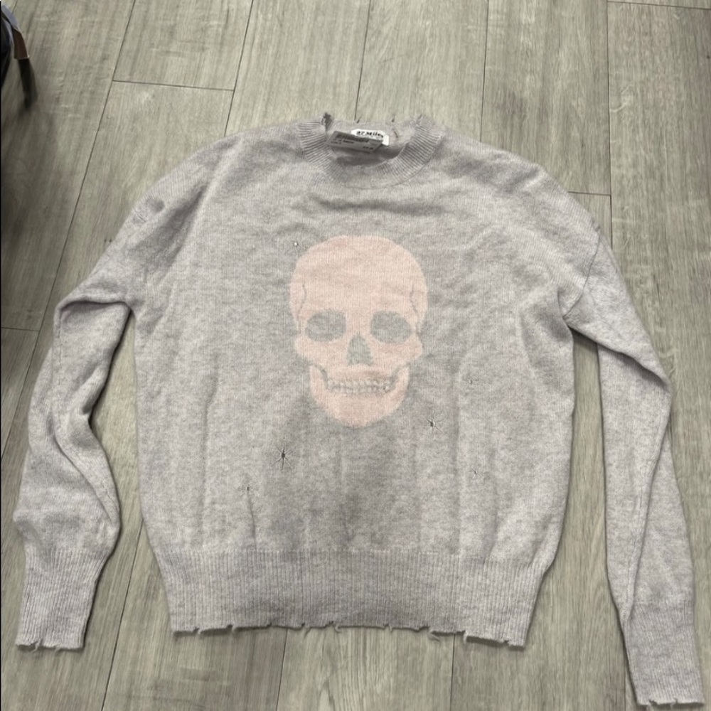 Skull sweater 27 Miles